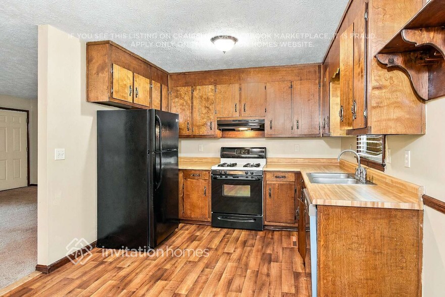 Building Photo - 266 Farm Ridge Dr NE