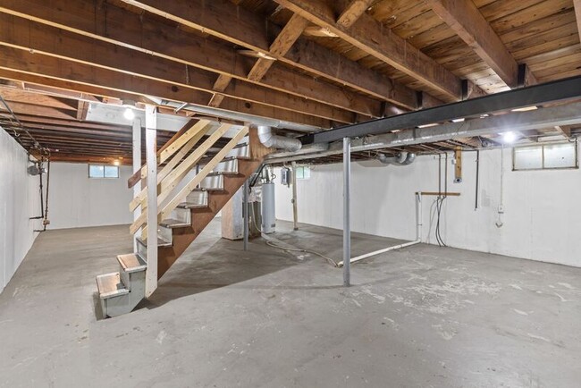 Building Photo - 1005 Avant Dr