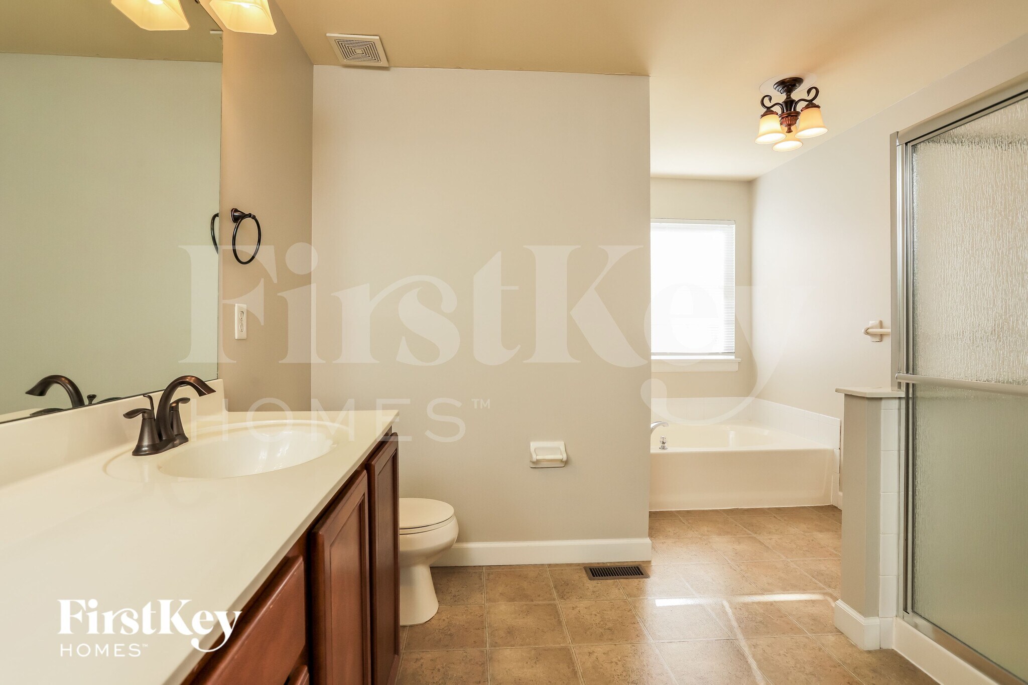 Building Photo - 1702 Briarmanor Dr