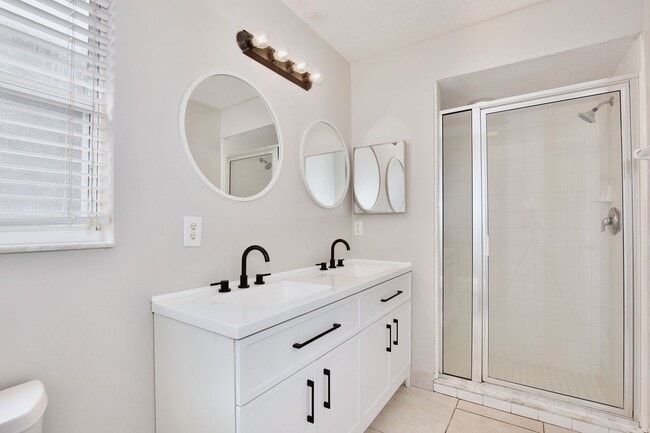 Building Photo - Spacious 3/2 with 2-Car Garage Home in Louisa Pointe Community - Clermont!