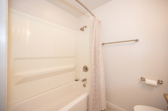 Building Photo - 857 Southfork Dr