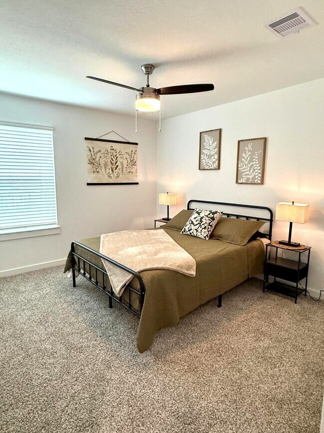 Building Photo - 12308 Greenwood St