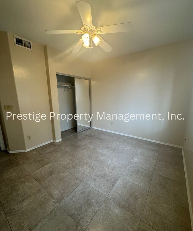 Building Photo - Stunning East Side 3-bedroom 2-bathroom Ho...