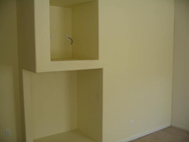 Building Photo - N.E. Fresno Newer Home, 3 car Garage, Like...