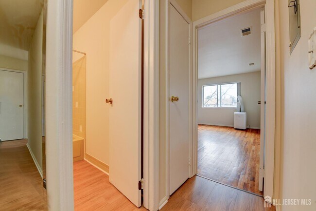 Building Photo - 6 College Dr