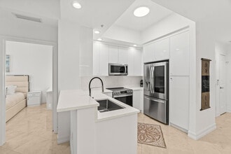 Building Photo - 701 S Olive Ave