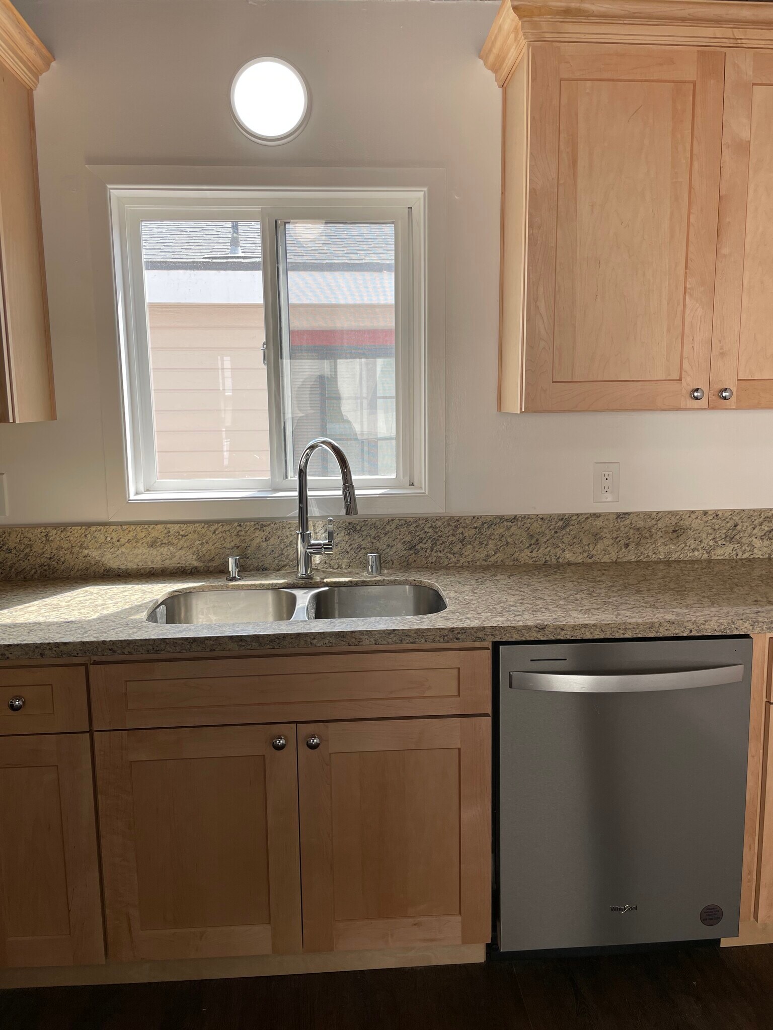 Building Photo - 2215 Mathews Ave