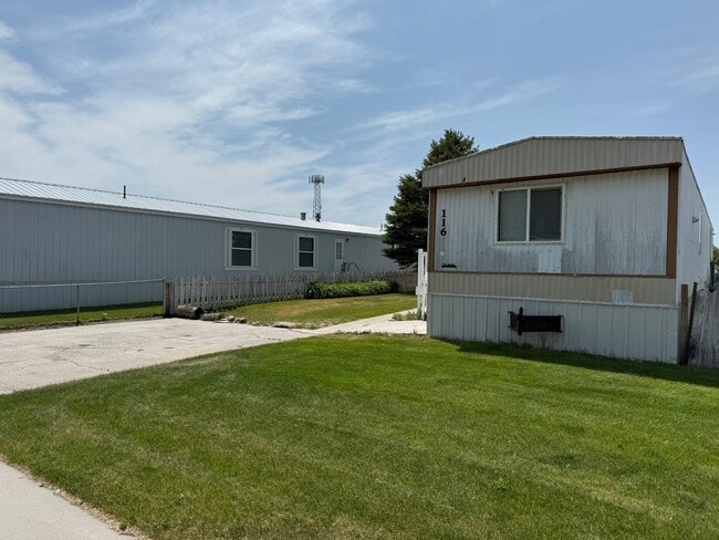 Building Photo - 3 Bed 2 Bath Updated Mobile Home with Fenc...