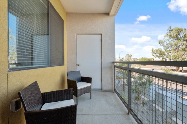 Building Photo - 711 W Broadway Rd