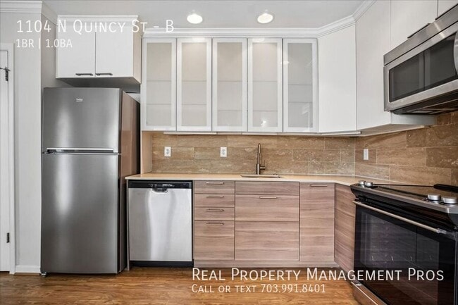 Building Photo - 1104 N Quincy St