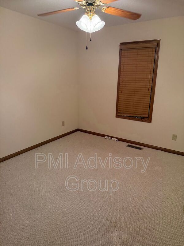 Building Photo - 4206 Hwy K4