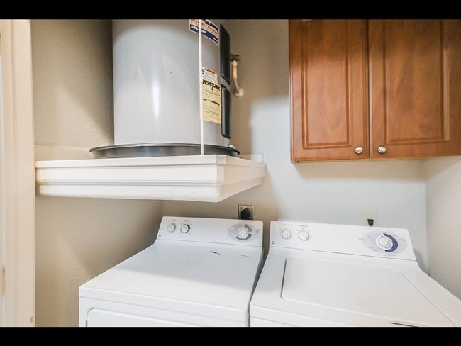 Building Photo - 1711 Old Spanish Trl