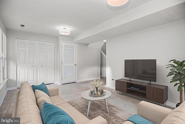 Building Photo - 10159 Elgin Way