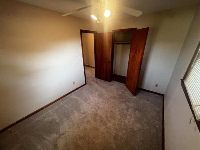 Building Photo - 6005 Applegate Ln
