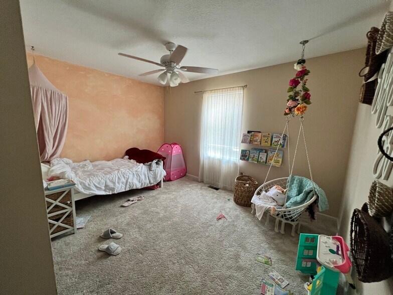 Front Bedroom - 1611 Treetop Dr