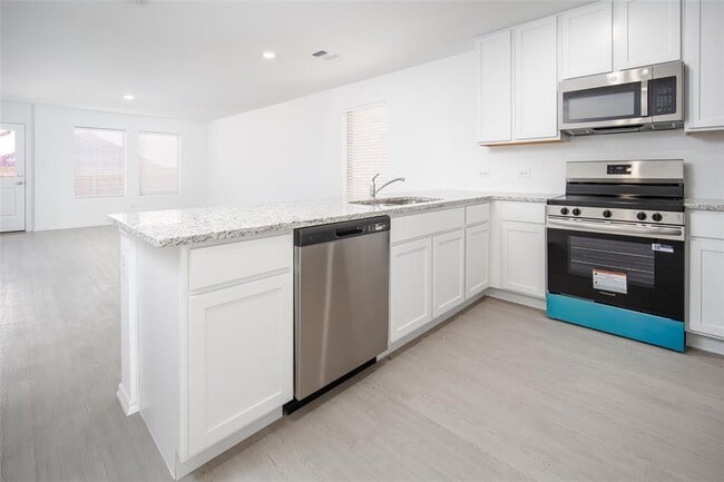 Building Photo - 2023 Delphine Dr