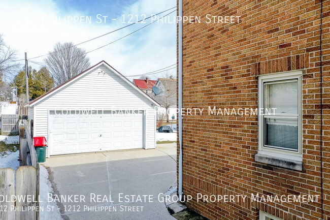 Building Photo - 1212 Philippen St