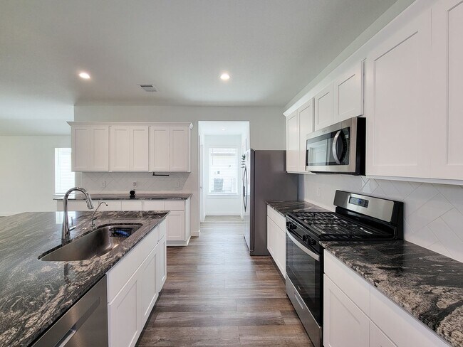 Building Photo - This stunning 4-bedroom, 2-bathroom Rosharon lease features modern upgrades, an open-concept layo...