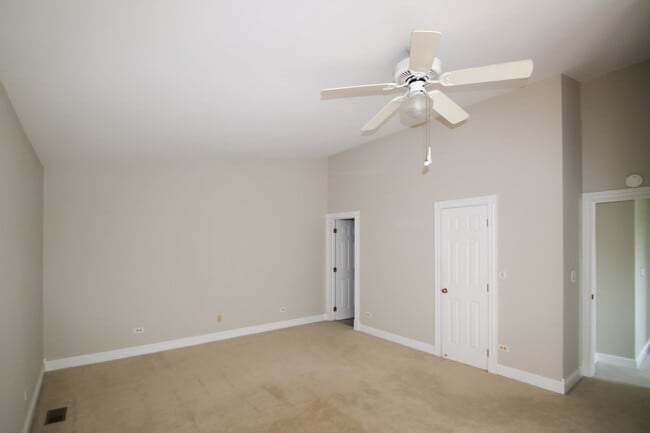 Building Photo - 648 W Parkside Dr