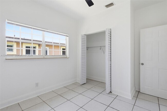 Building Photo - 875 NW 168th Dr