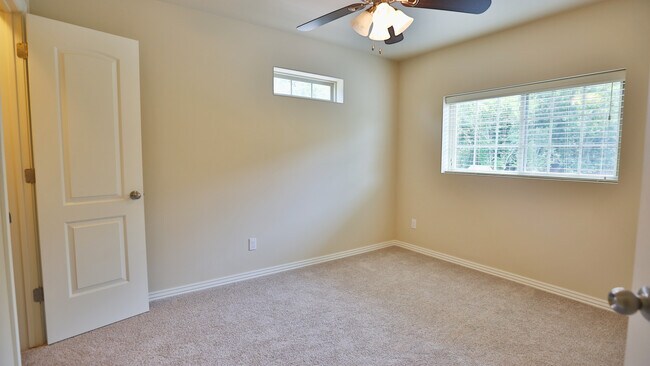 Building Photo - 438 S Sang Ave