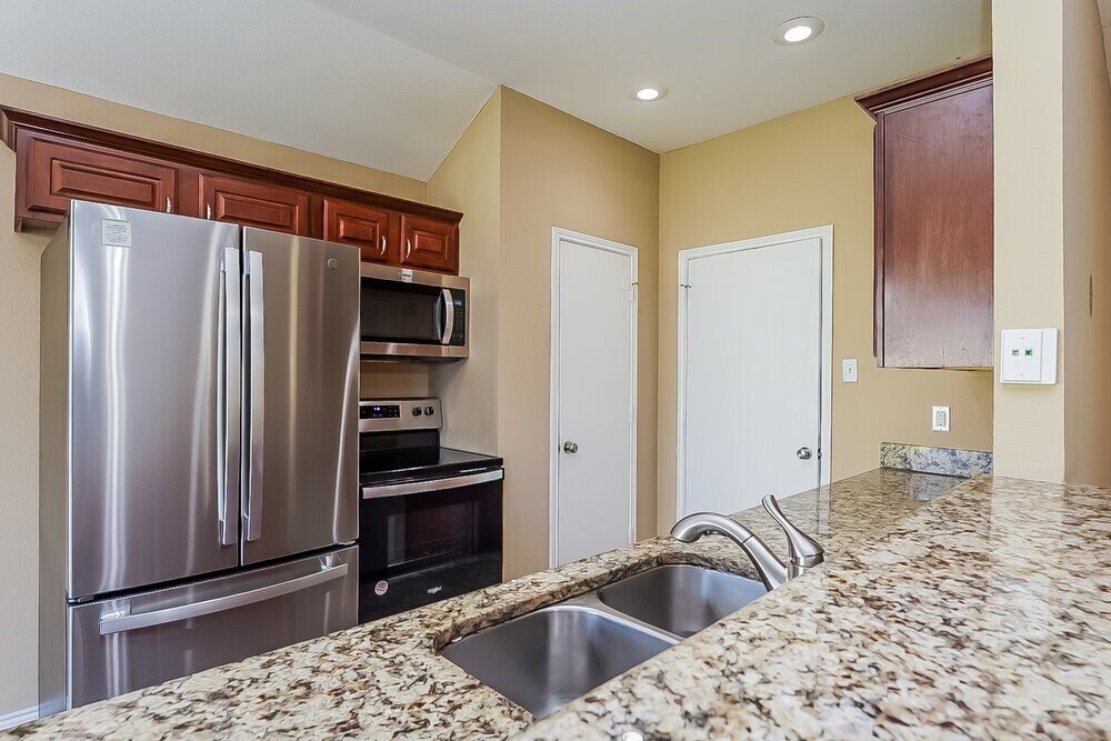 Building Photo - 9731 Checota Dr