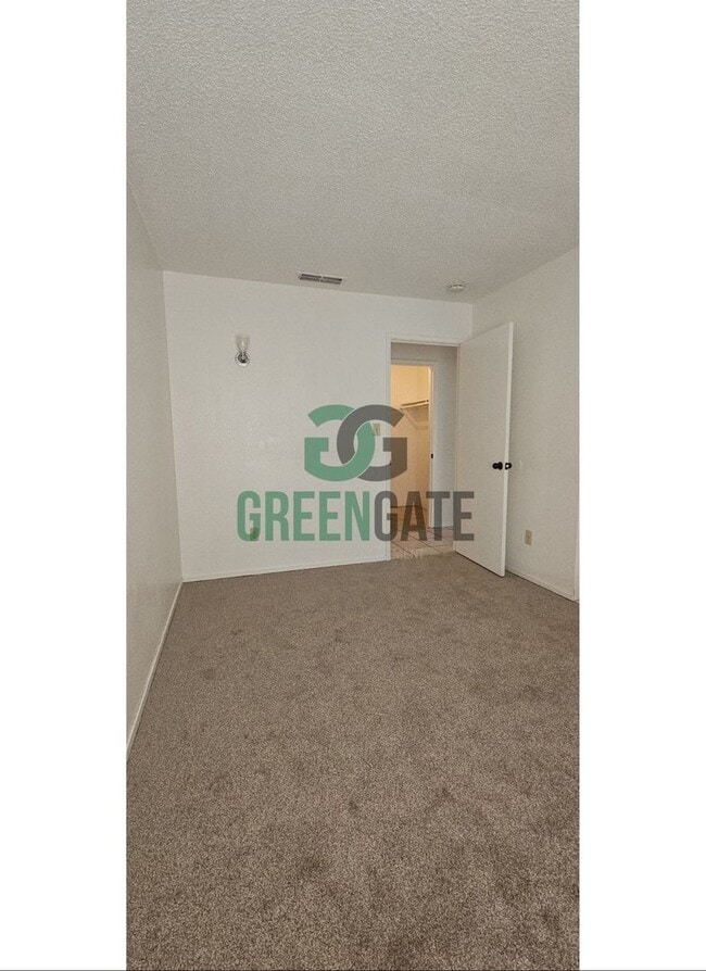 Building Photo - 3 BEDROOM 2 BATH HOME MOVE IN READY IN North MODESTO!