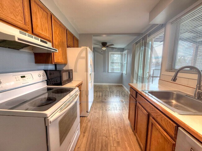 Building Photo - Beautiful Shadle Area Home