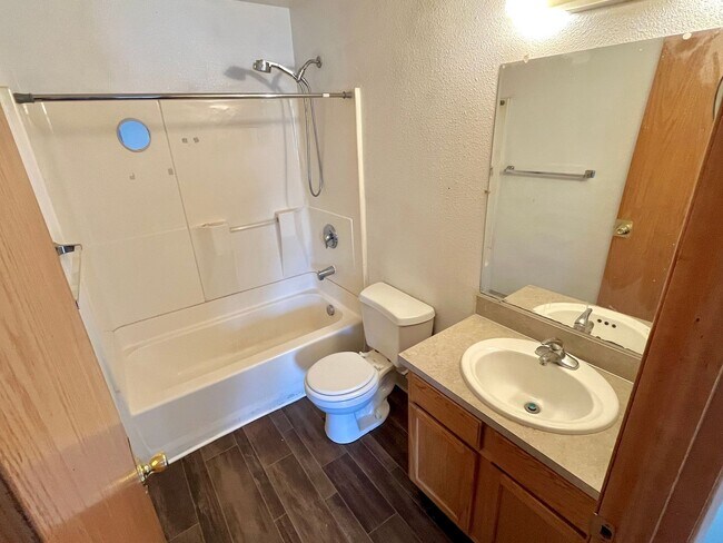 Building Photo - KOVSO01