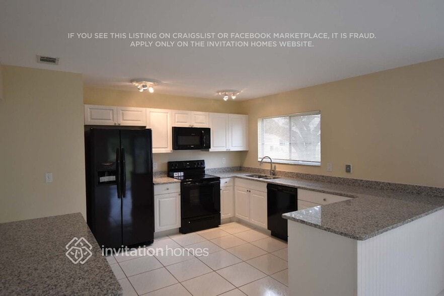 Building Photo - 785 SW Belmont Cir