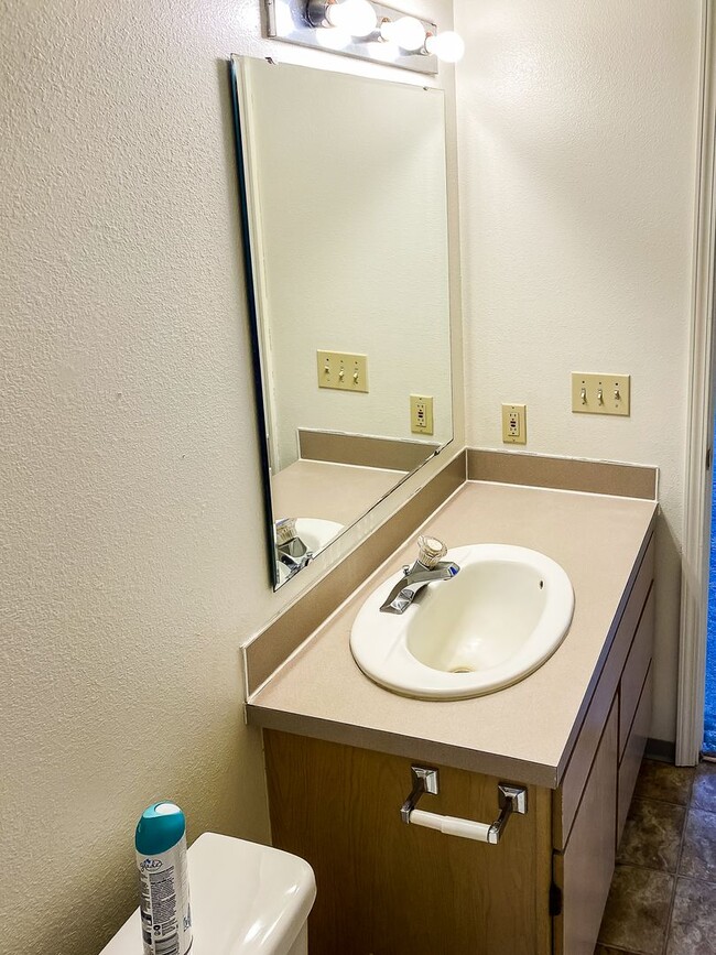 Building Photo - 3bed/2bath ground floor condo close to U of I, Shopping, Public Transportation