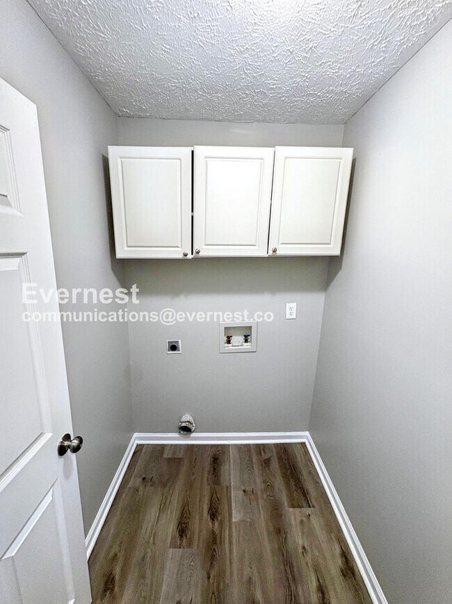 Building Photo - 55 Bramble Bush Trail