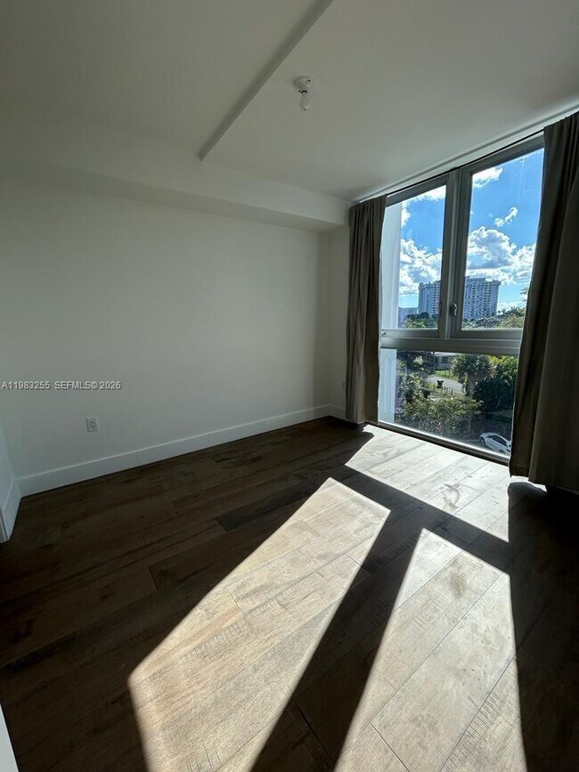 Building Photo - 13800 Highland Dr