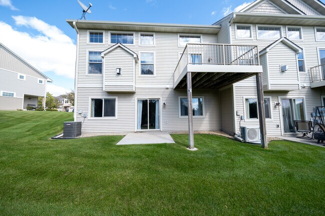 Building Photo - 9726 St Andrews Dr