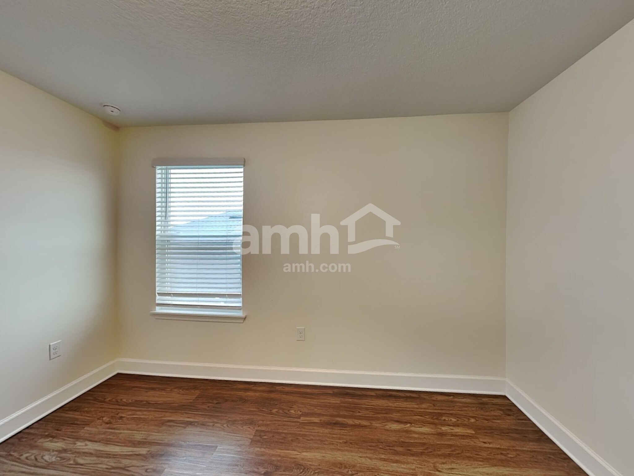 Building Photo - 325 Pine Terrace Dr
