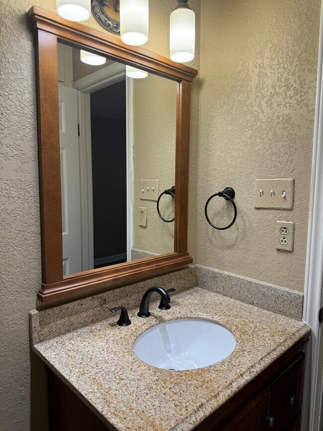 Building Photo - 6402 Del Monte Dr