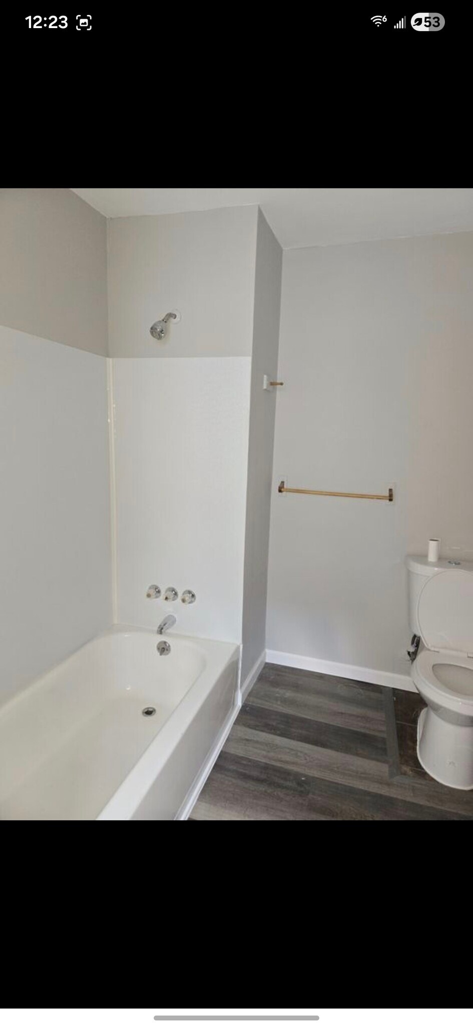 Bathroom Bath Tub Shower - 25 Stuyvesant St