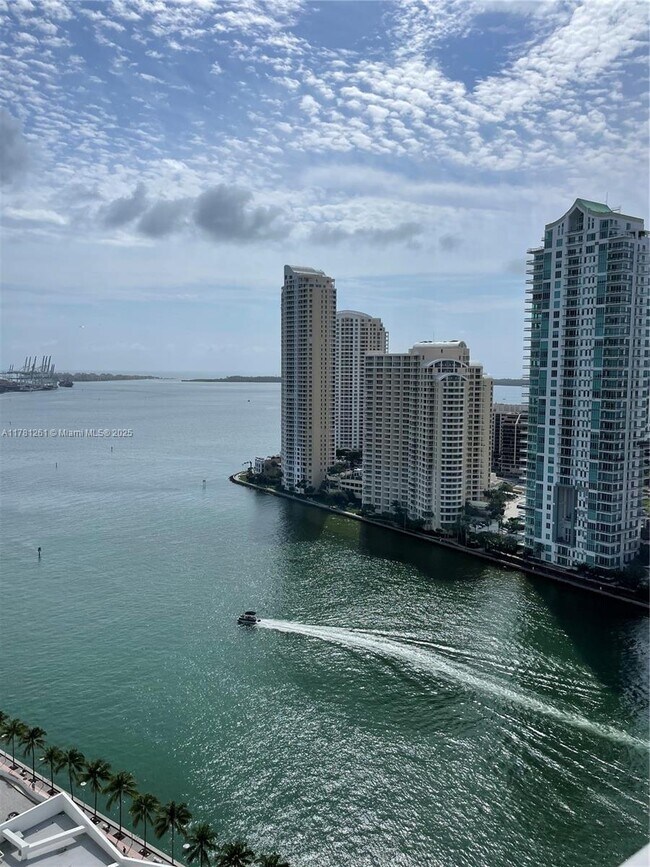 Building Photo - 300 S Biscayne Blvd