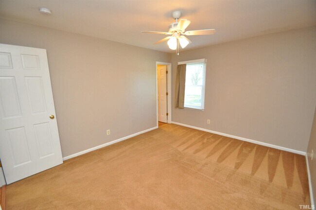 Building Photo - 9001 Crestwood Dr