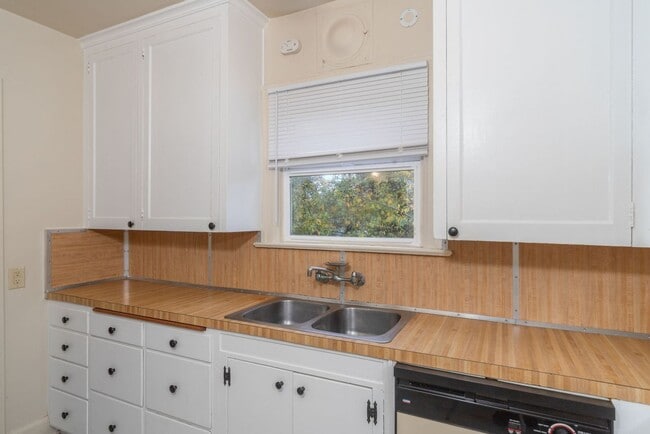 Building Photo - Baran (2018 11th St.)