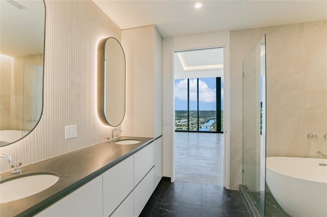 Building Photo - 610 Davis St