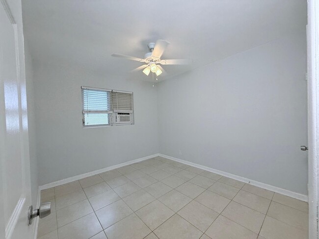 Building Photo - 809 2nd St