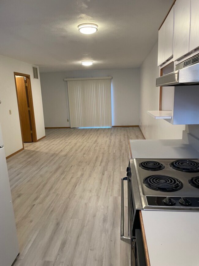 Building Photo - 400 block E Jackson