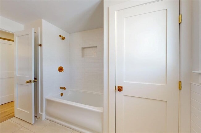 Building Photo - 3211 Main Rd