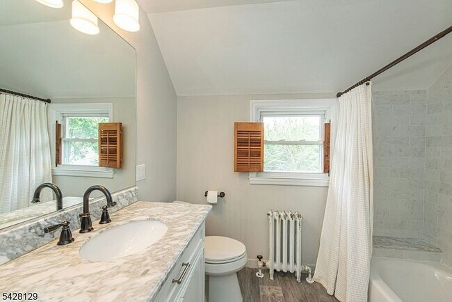 Building Photo - Single Family Home For Rent