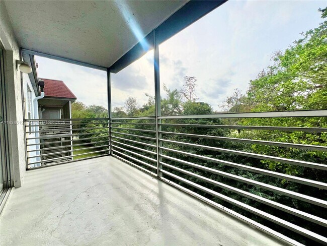 Building Photo - 8450 Lagos De Campo Blvd