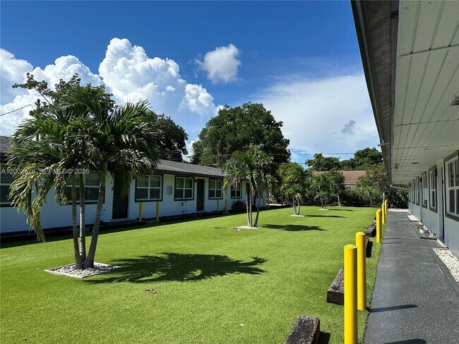 Building Photo - 2321 Madison St