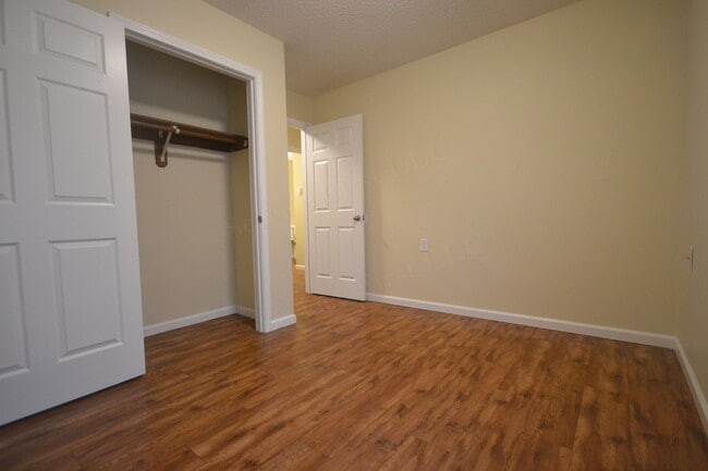 Building Photo - Hillcrest Village Apartments