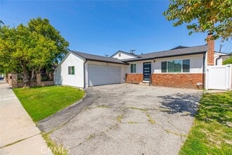 Building Photo - 14565 Runnymede St