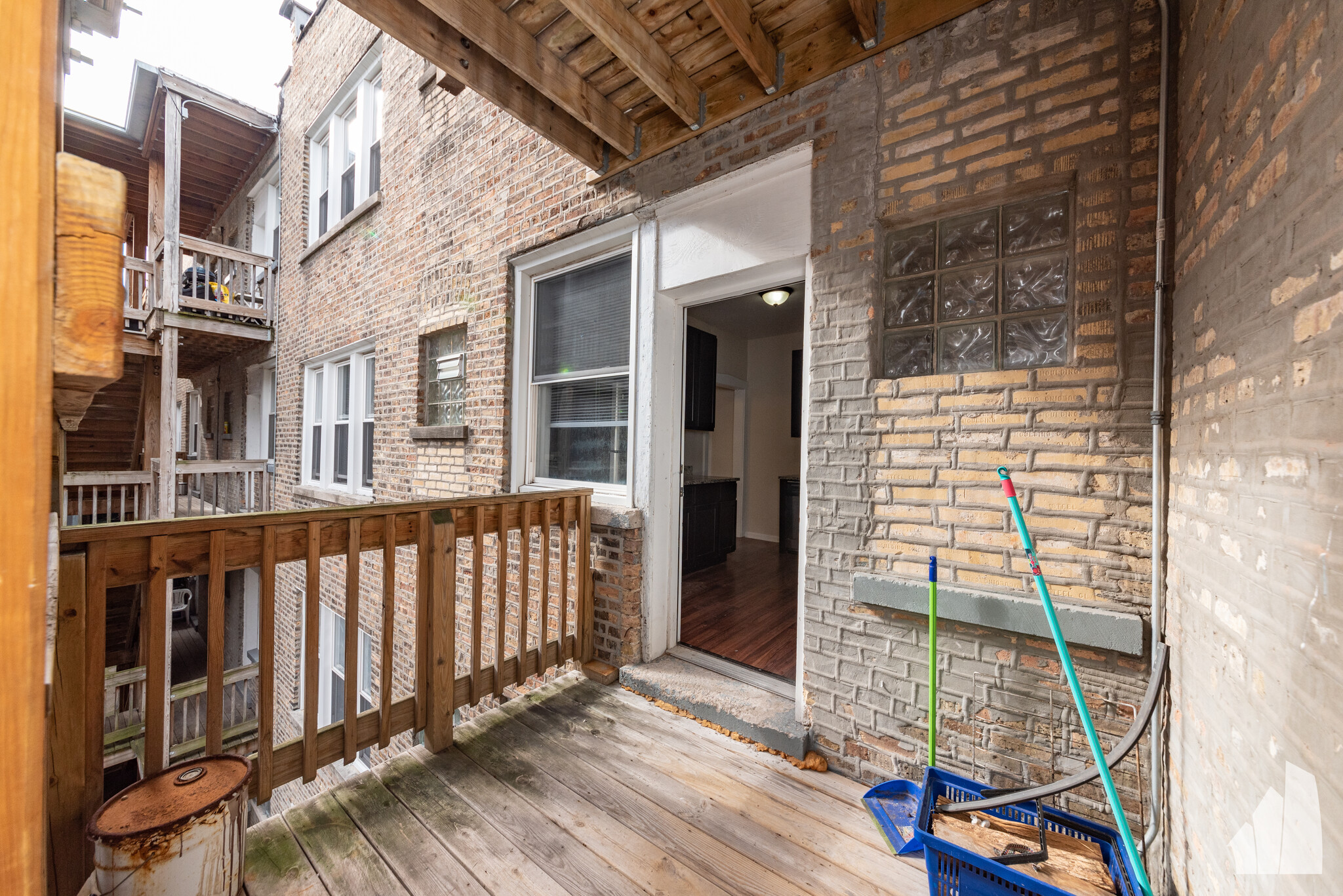 Building Photo - 4451 N Hamlin Ave